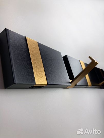 Вешалка настенная со складными крючками