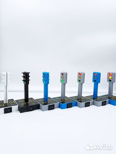 Светофор игрушка с набором знаков серый