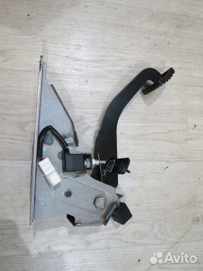 Педаль сцепления Hyundai Solaris