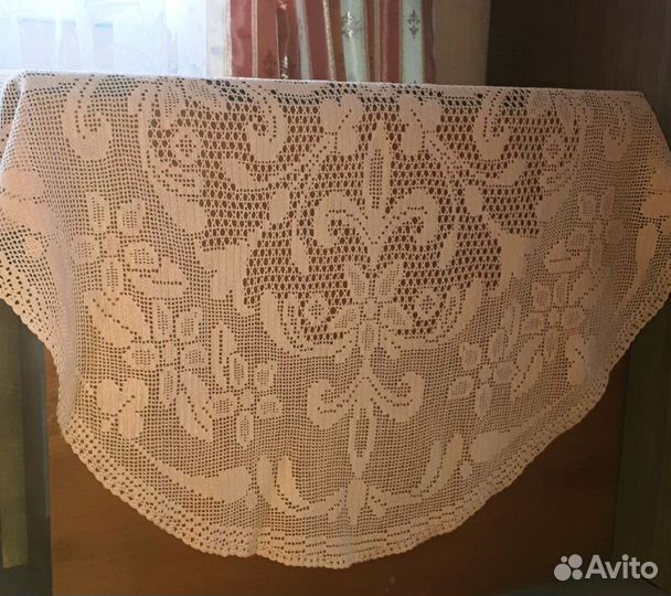 Красивая ажурная скатерть ручной работы