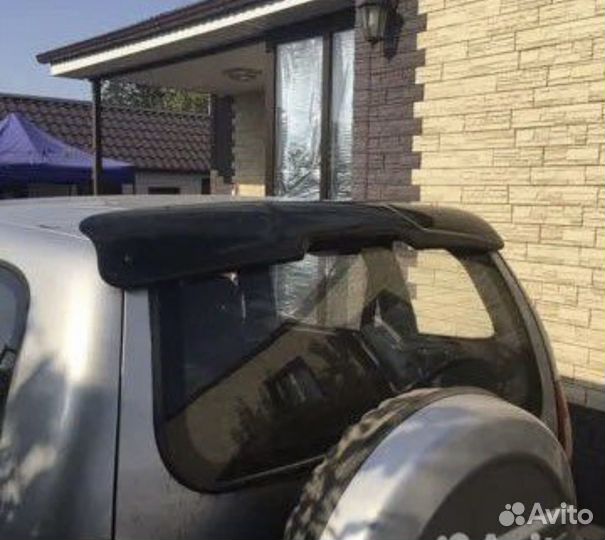 Спойлер задней двери Нива Шевроле