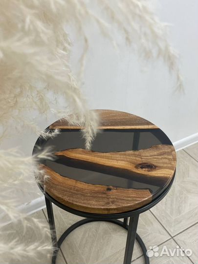 Журнальный столик круглый из дерева