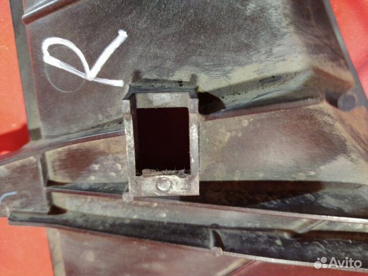 Диффузор радиатора правый Honda Elysion RR1 K24A