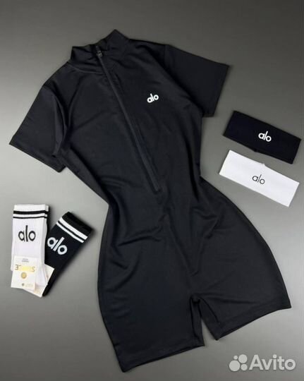 Женский спортивный комбинезон