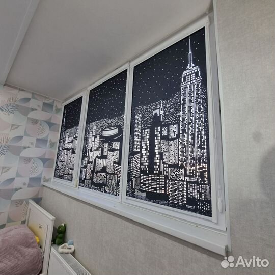 Рулонные шторы + рисунок города