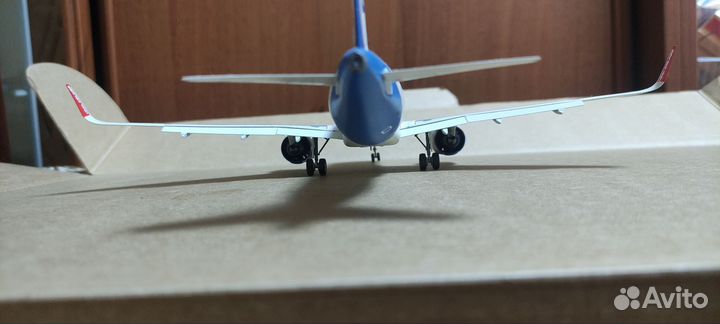 Сборная модель самолета в масштабе 1:144