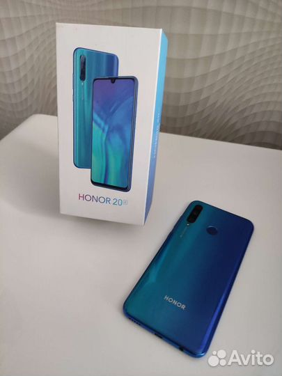 HONOR 20e, 4/64 ГБ