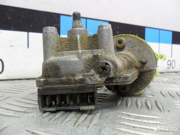 Б/У Моторчик стеклоочистителя передний 80/90 B3