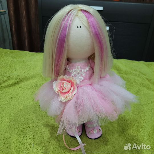 Кукла ручной работы. И на подставке