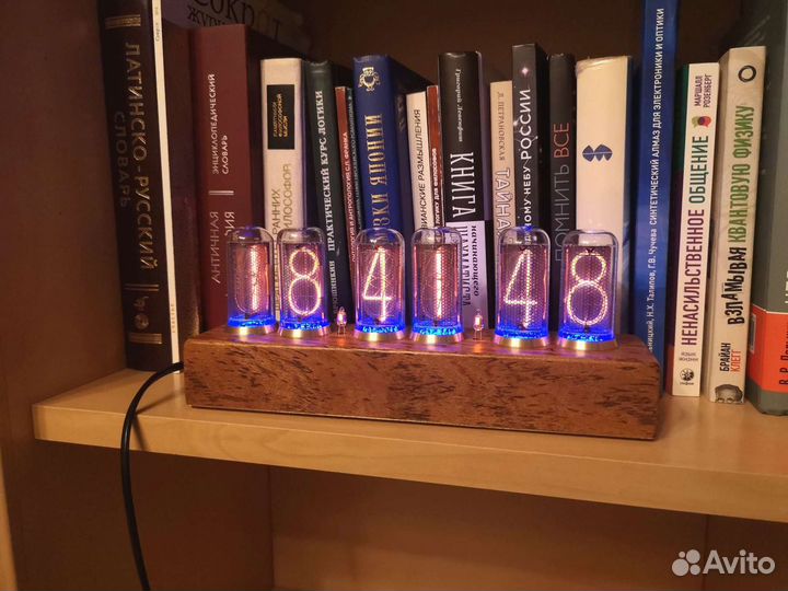 Эксклюзивные ламповые часы на ин-18