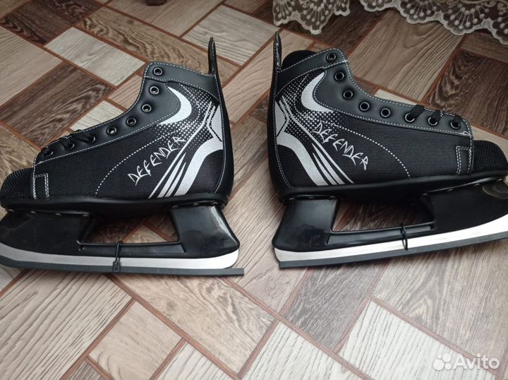 Хоккейные коньки Defender новые