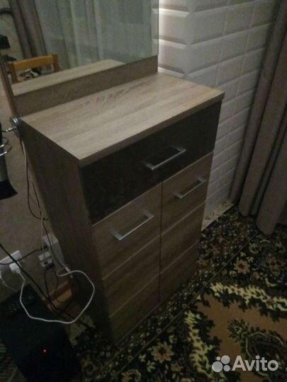 Тумба с зеркалом в прихожую