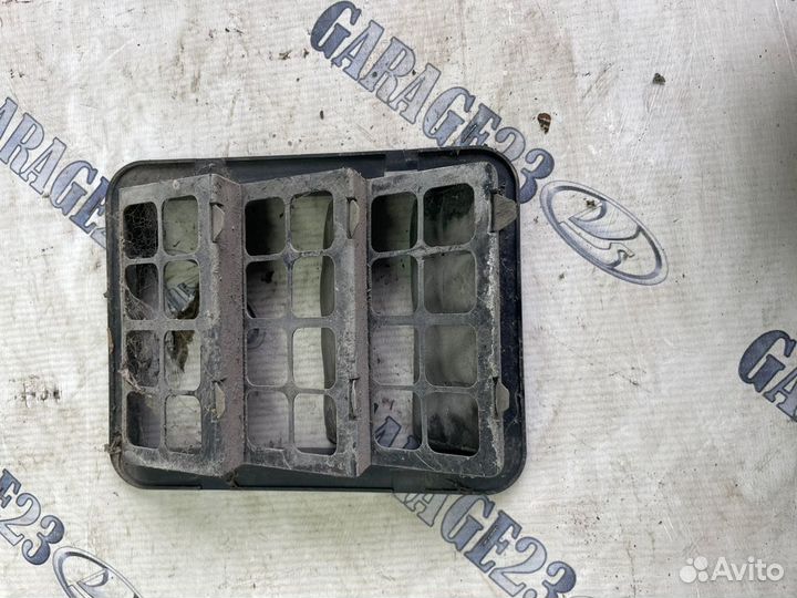 Решётка вентиляции Mitsubishi Outlander 1