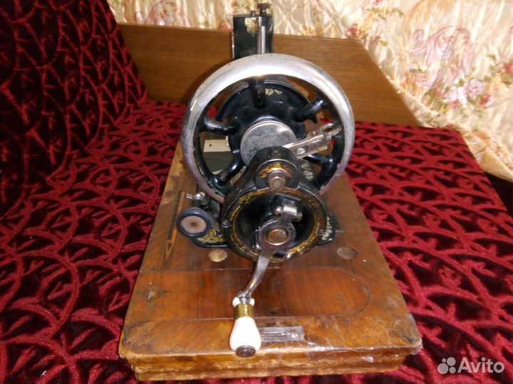 Швейная машина Velocitas