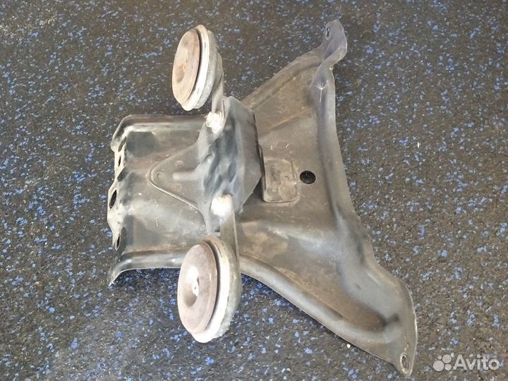 Кронштейн замка капота Suzuki Grand Viita