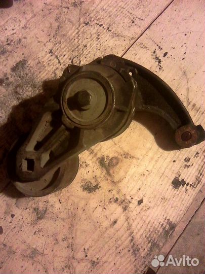 Кронштейн генератора 20540747