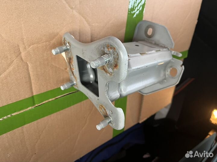 Кронштейн Renault 852115420R