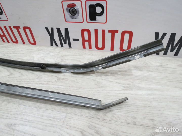 Направляющая стекла Opel Astra j