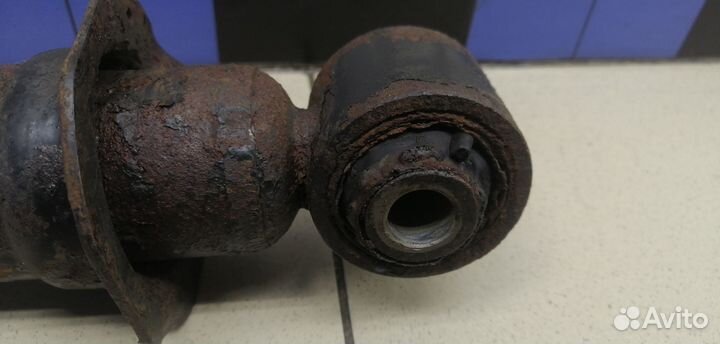 Амортизатор задний правый Avensis II 2003-2008