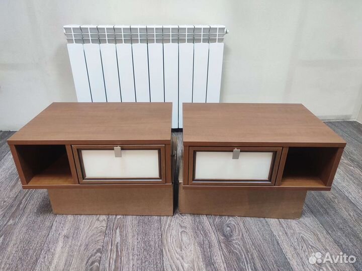 Две прикроватные тумбы