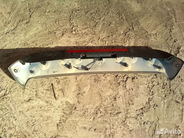 Спойлер пятой двери mazda 323F хэтчбэк (BJ)