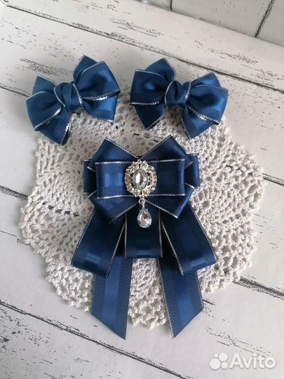 Бантики и галстук-брошь ручной работы