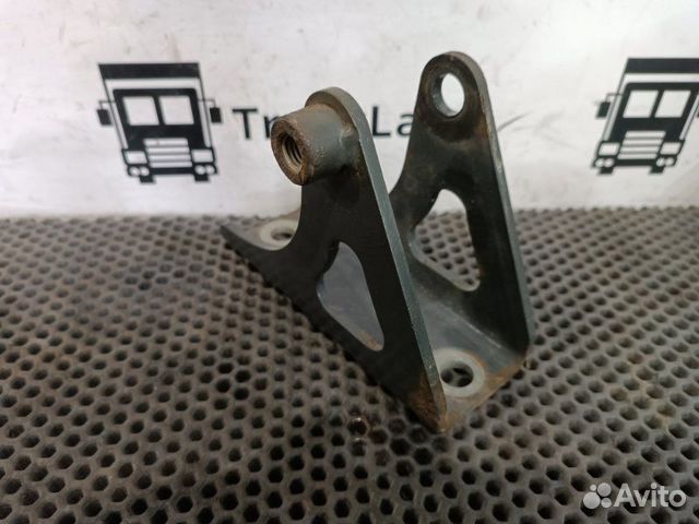 Кронштейн амортизатора кабины передний правый Daf