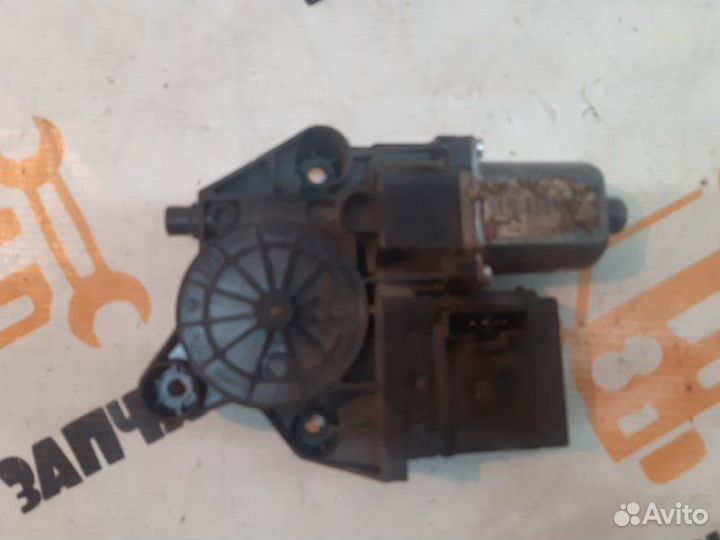 Мотор стеклоподъемника передний правый Renault