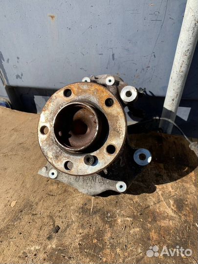 Кулак со ступицей передний правый BMW F20