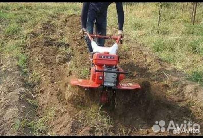Вспашка земли мотоблоком