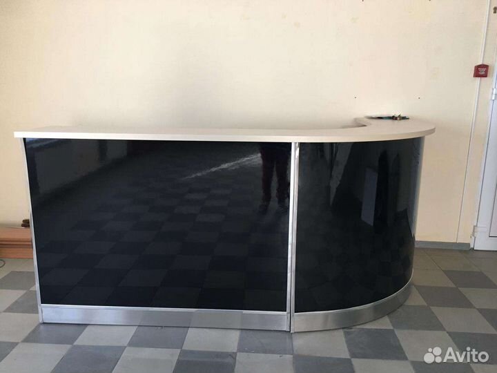 Стойка ресепшен