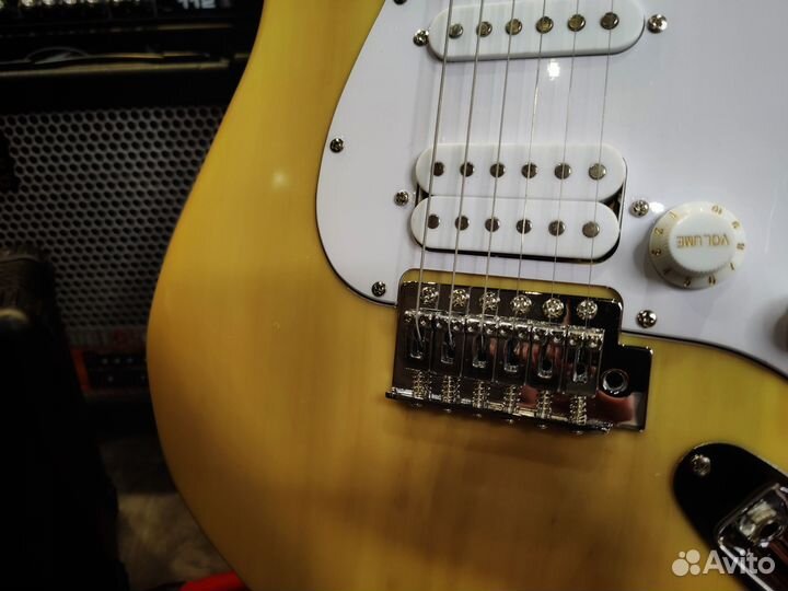 Электрогитара Stratocaster + комбоусилитель