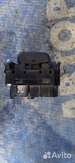 Кнопка стеклоподъемника Chevrolet Trailblazer