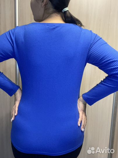 Лонгслив с вырезом