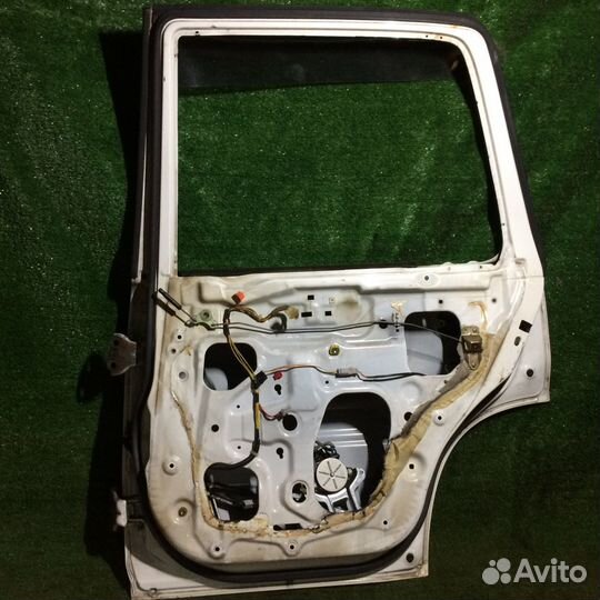 Дверь задняя правая Honda CR-V RD1 Белая царапины