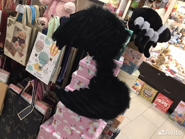 Черные крылья на Хэллоуин