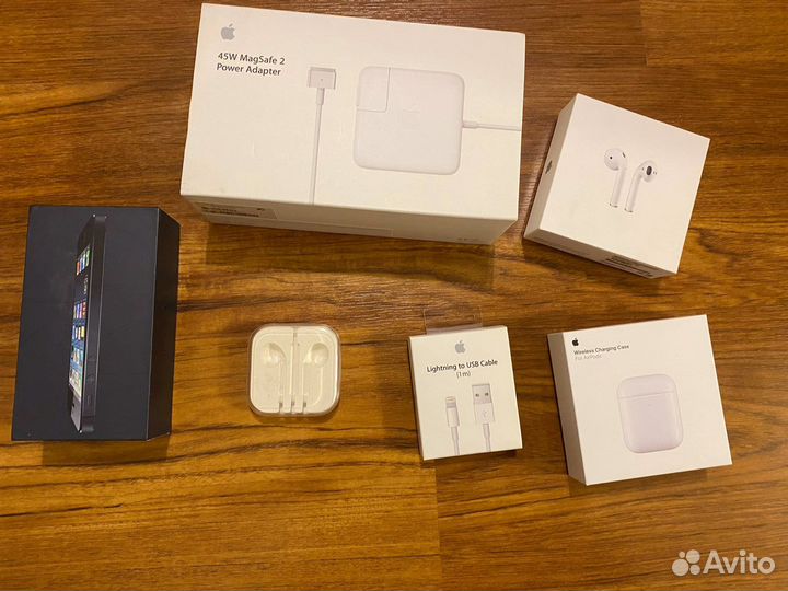 Коробки от техники Apple iPhone AirPods EarPods