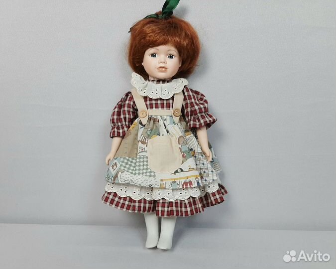 Фарфоровая кукла
