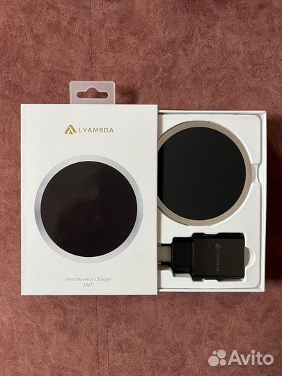 Бесповодное зарядное устройство Lyambda LNT1