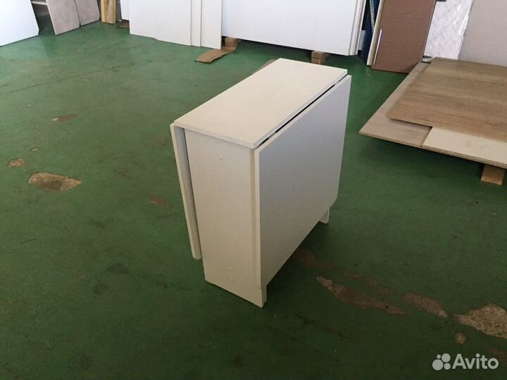 Стол книжка новый,белый