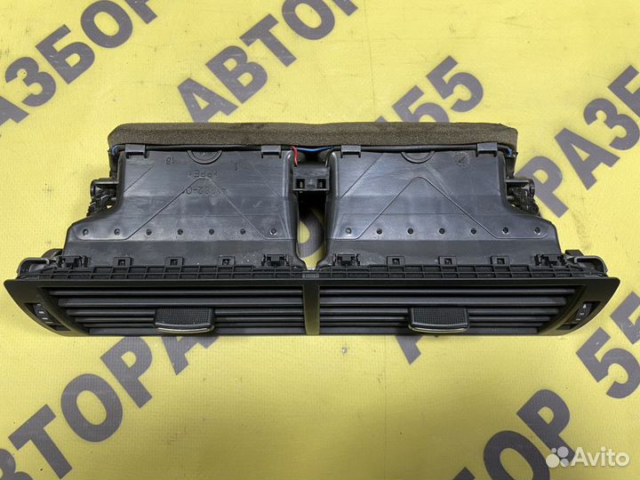 Дефлектор воздушный центральный Audi A4