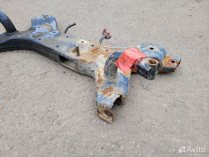 Подрамник передний на Mitsubishi Colt