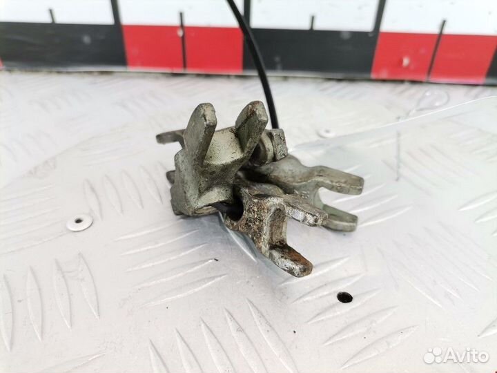 Крепление форсунки Opel Zafira (A) рест. 2005