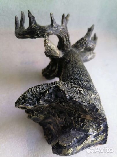 Олень сувенир искусственный камень под бронзу