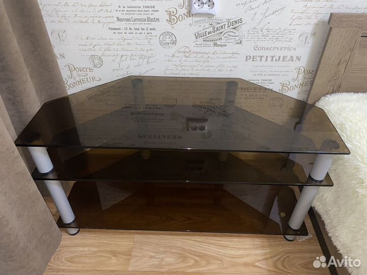 Стеклянная тумба под тв