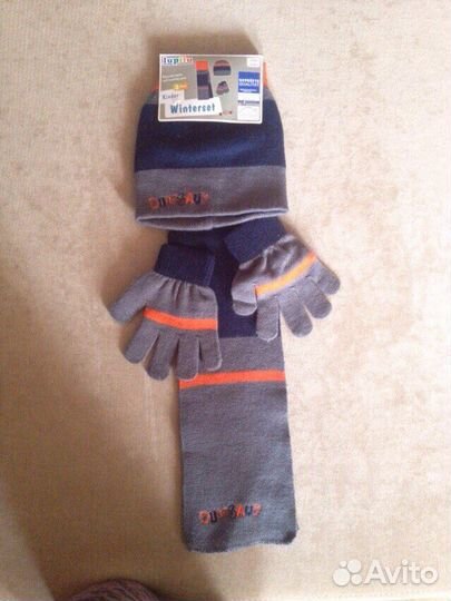 Шапка, шарф и перчатки