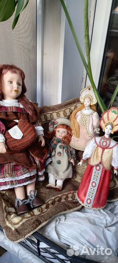 Кукла сувенирная,фарфоровая