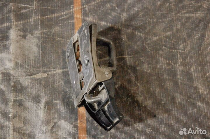 Крючок капота - Skoda Rapid