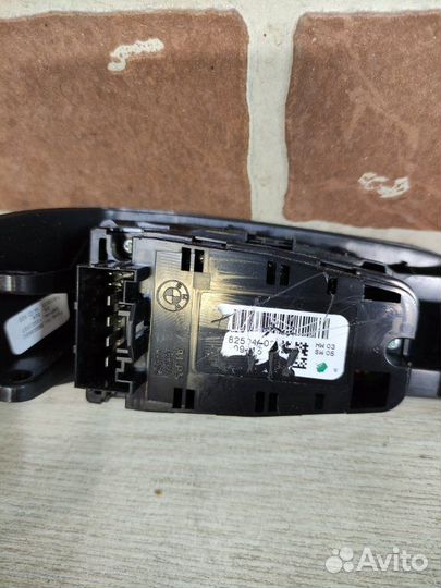 Панель управления коммуникационного центра задний