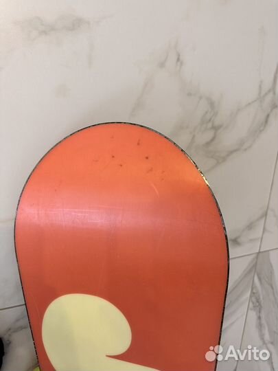 Сноуборд с креплениями